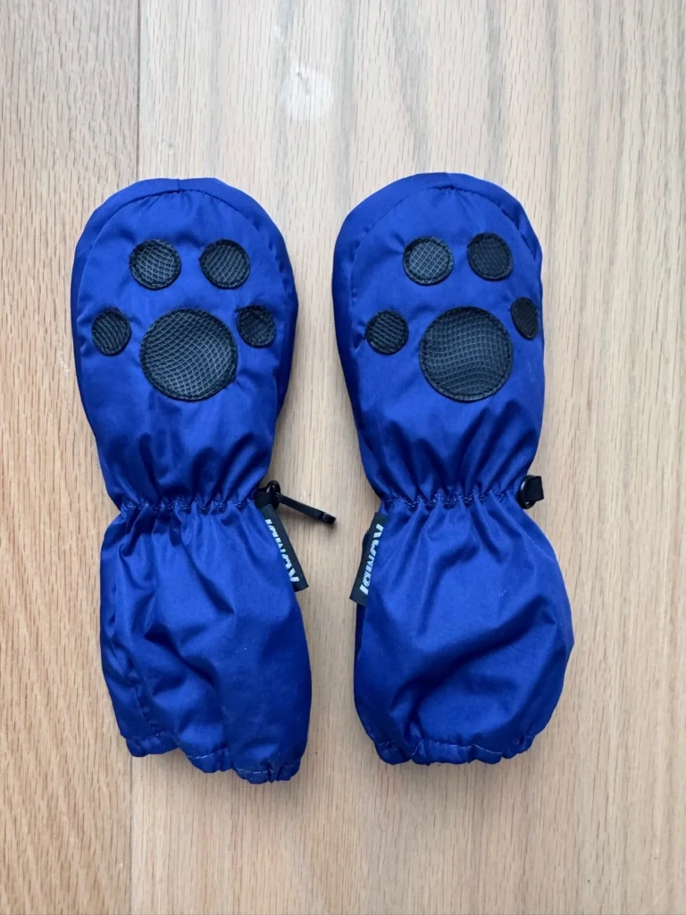 Kombi Baby Mittens